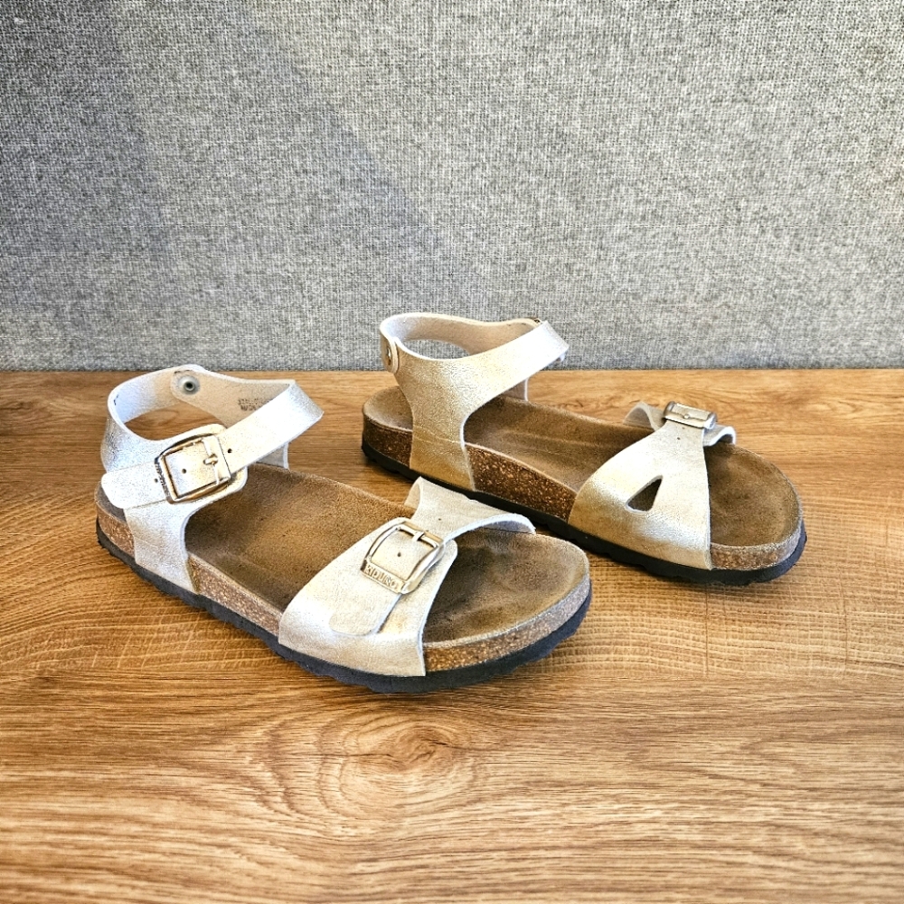 Kipling Sandals Gold Size 2